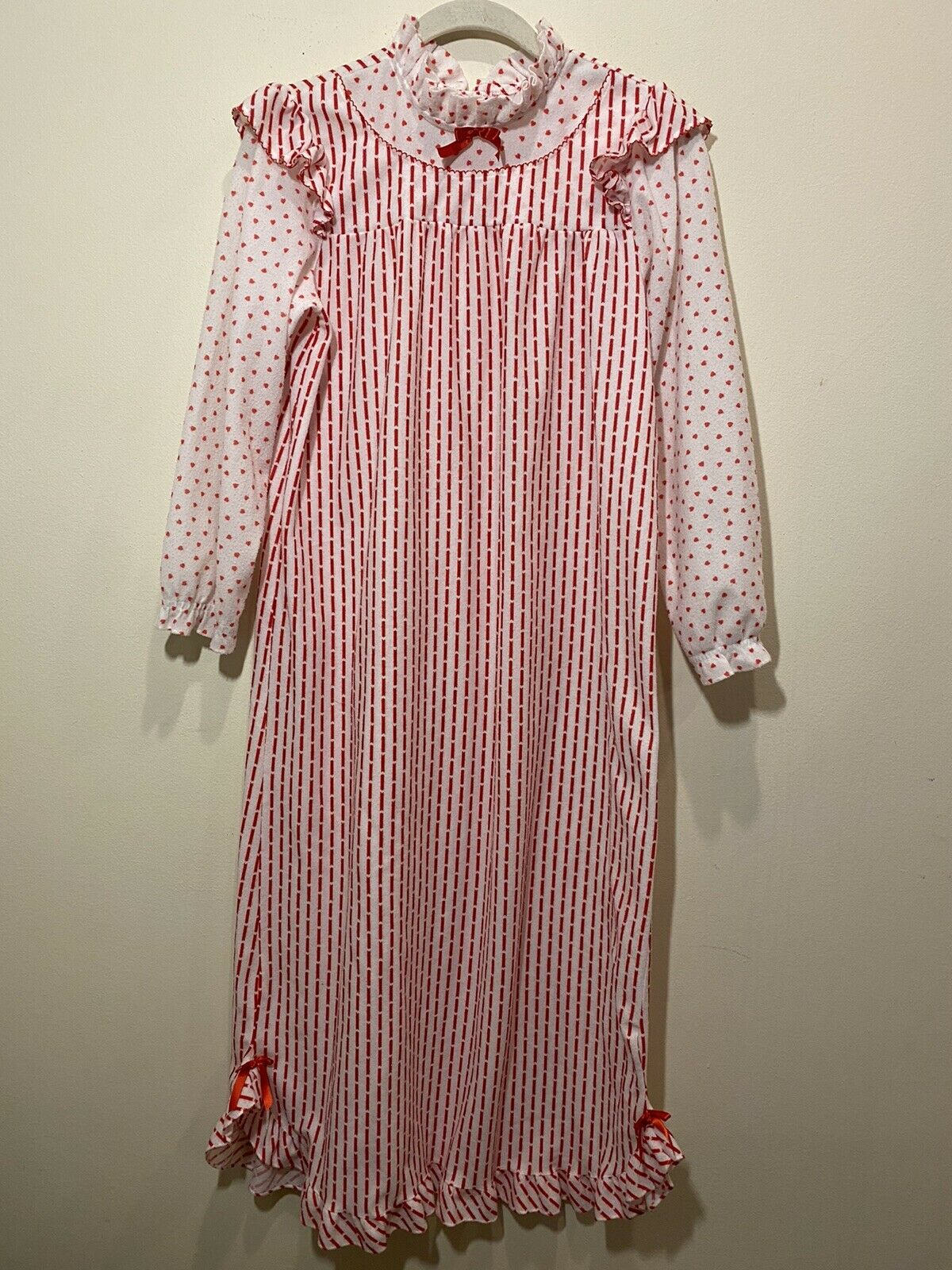 Vintage Her Majesty Girls Size 14 Nightgown Red & White High Neck